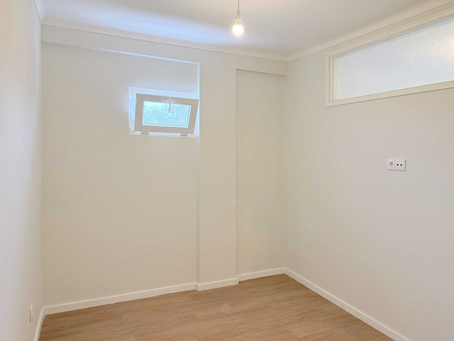 Apartamento com 2 quartos no Fluvial a 100m do Douro, com varanda.