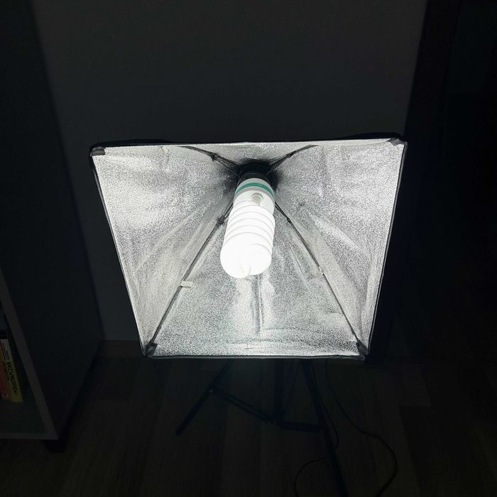 Lampa fotograficzna studyjna Softbox 40x40 cm z żarówką