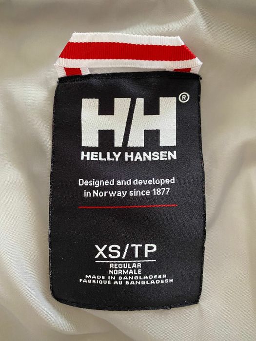 Продам женское зимнее полупальто Heilly Hansen.