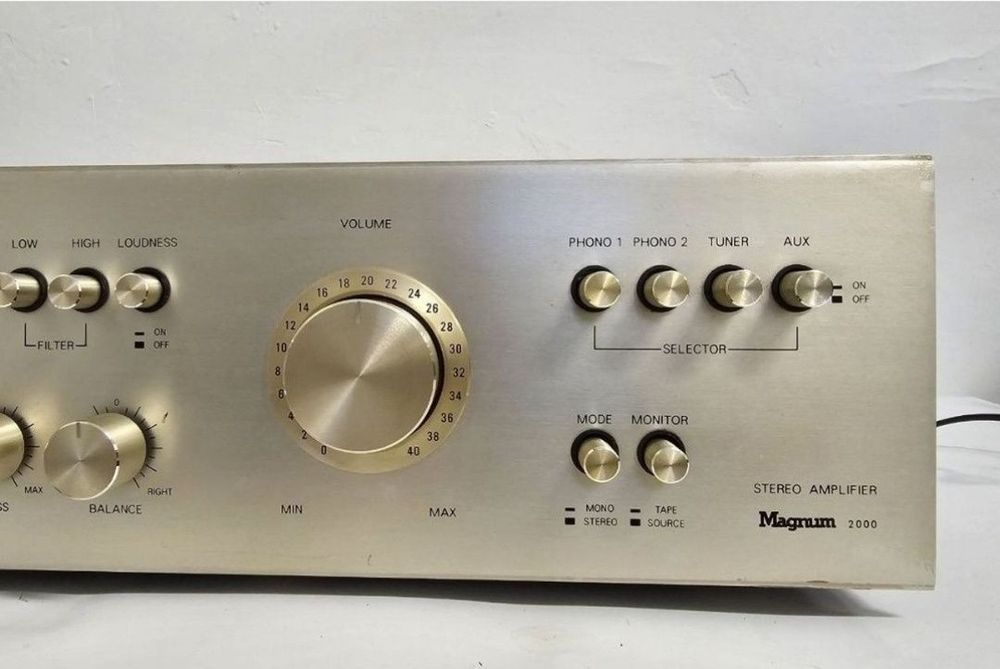 Hi- Fi Wzmacniacz stereo Magnum 2000.
