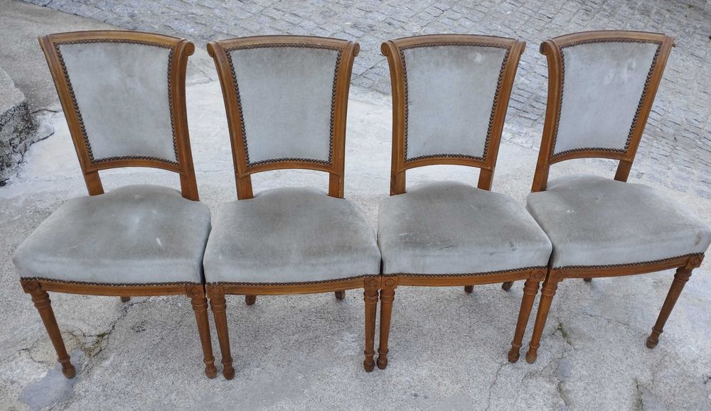Conjunto de quatro cadeiras de jantar ou cozinha em bom estado
