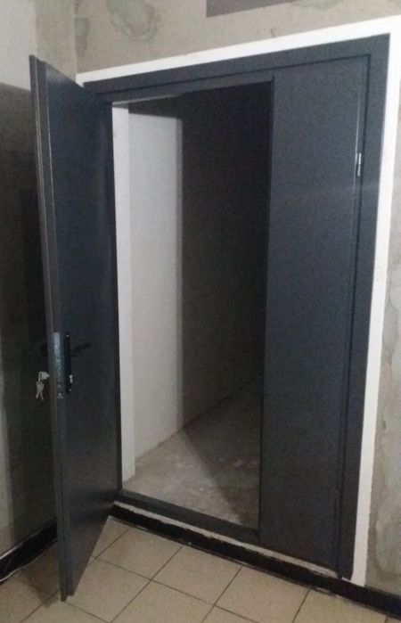 Металеві двері в кладову склад тамбур, підʼїзд, двері в магазин купити