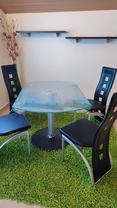 Mesa de jantar com cadeiras