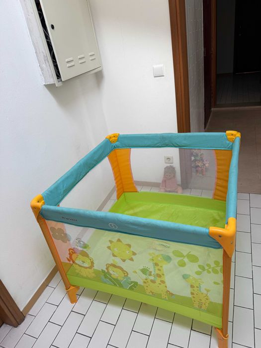 Parque para o bebé brincar em segurança.