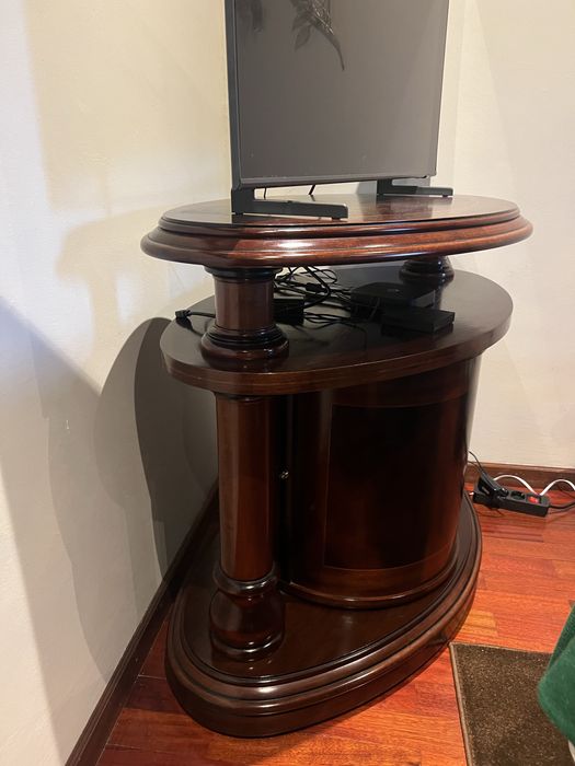 Móvel de TV com BAR como Novo em nogueira