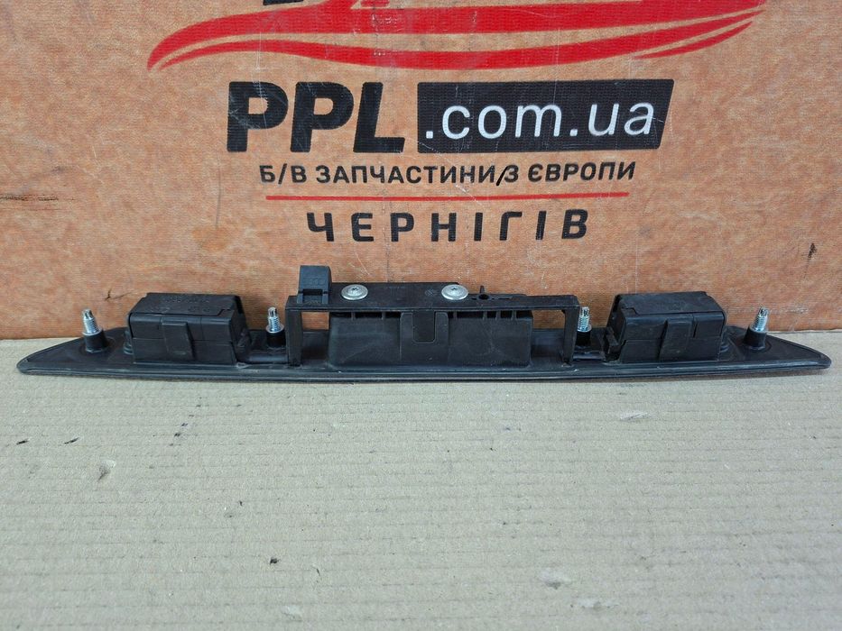 Audi A3 8P 03-12 Подсветка номера номерного знака накладка 8P4827574