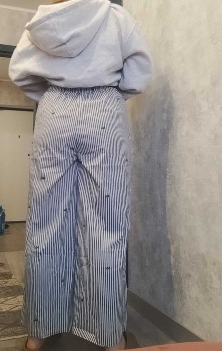 Штани вільного крою