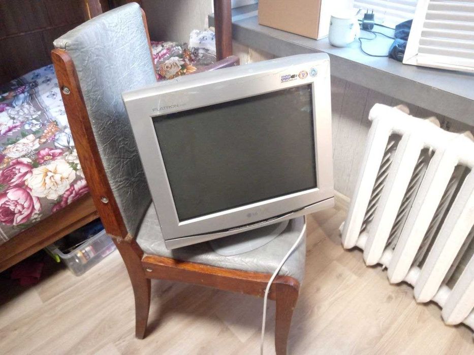 Монитор LG Flatron F700P