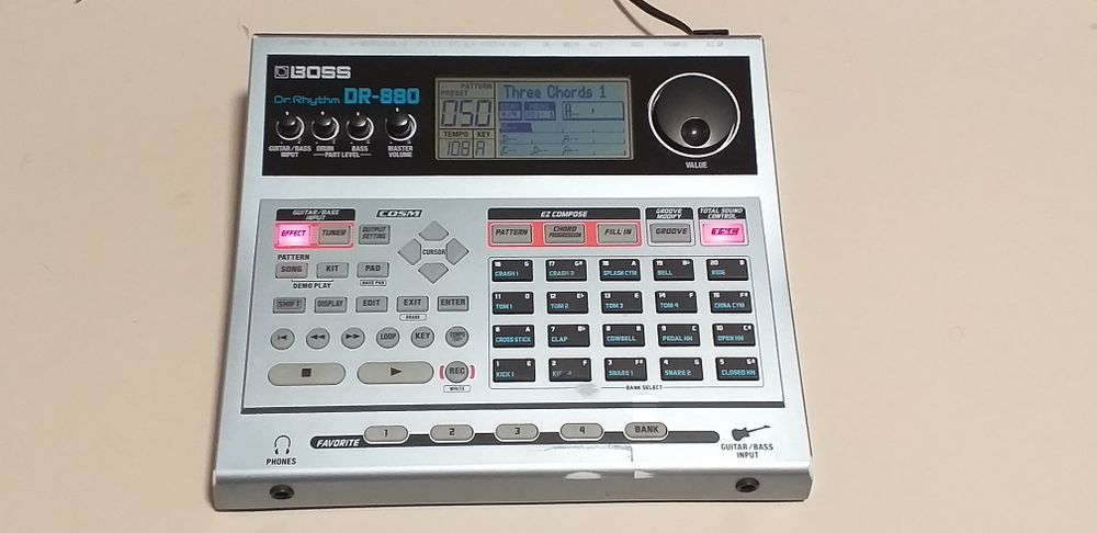 Boss DR-880 dr.Rythm automat perkusyjny.