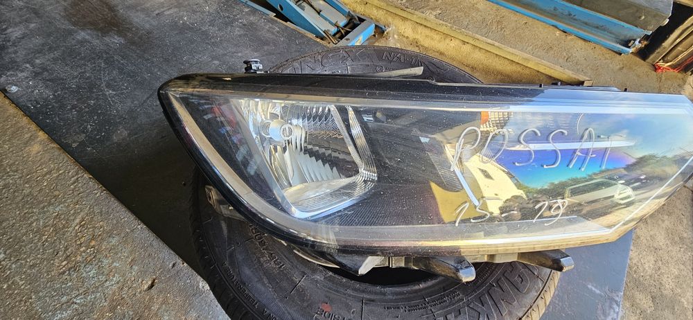 Farol direito Volkswagen Passat Variant de 2015 a 2019 .