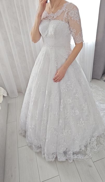 Весільна сукня з шлейфом