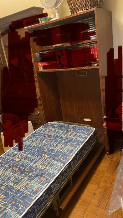 Cama dobrável embutida em madeira – boa estrutura