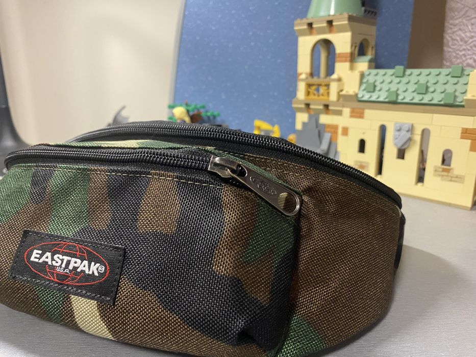 Сумка поясна Eastpak колір камуфляж