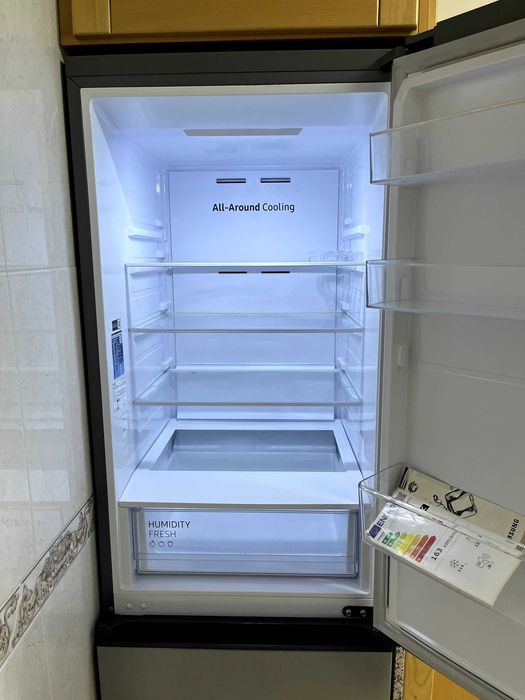 Frigorífico Combinado SAMSUNG RB34T600CSA – Inox