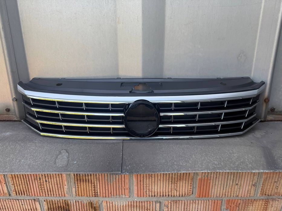 Решетка радиатора grill VW Passat b8 16-19 USA Volkswagen