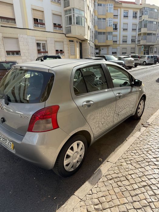 Toyota Yaris 1.0 VVT-i 2005 | Económico e Fiável