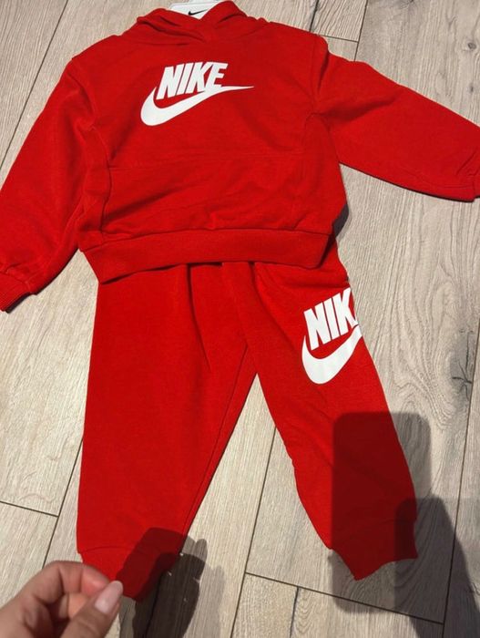 Dres dziecięcy Nike.