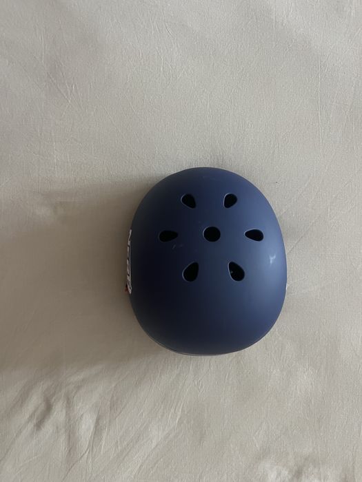 Skate e capacete Nerf