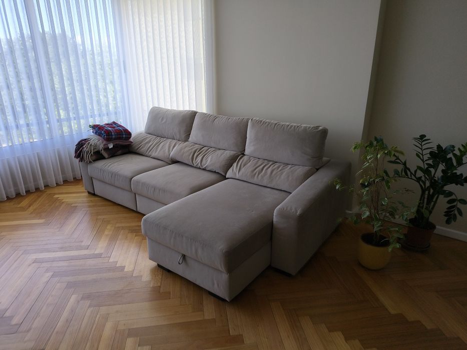 Sofá extensivel com chaise lounge com arrumação