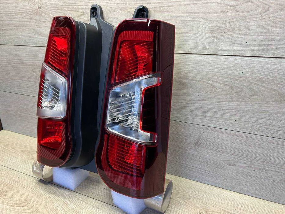 Ліхтар Fiat Doblo Citroen Berlingo Combo Partner Rifter Proace CITY