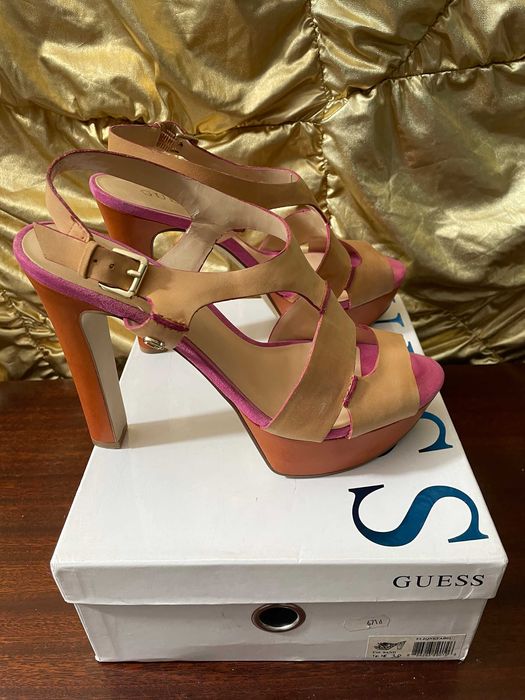 Guess- Sandały damskie na obcasie