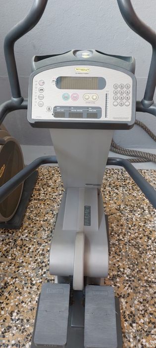 Maquina de remada/ banco regulável/ step technogym428500891196477444