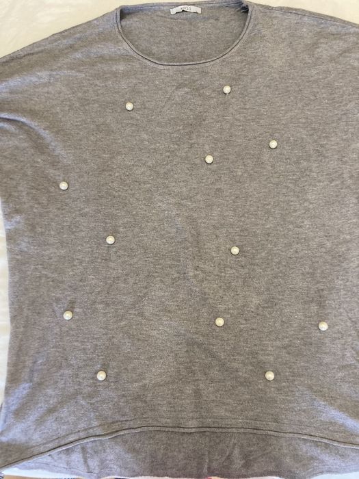 Blusa Cinzenta com pérolas