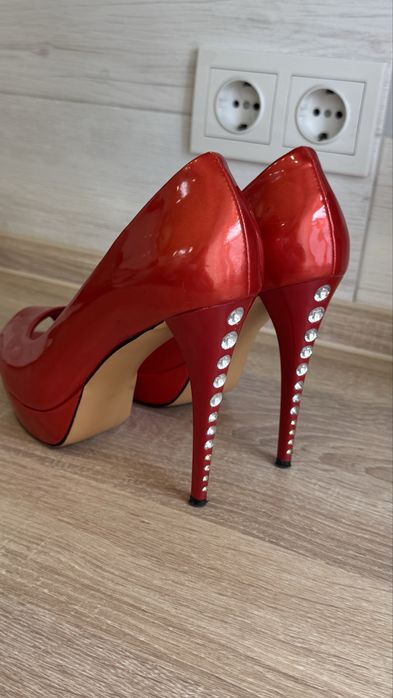 Туфлі 38 червоні 39