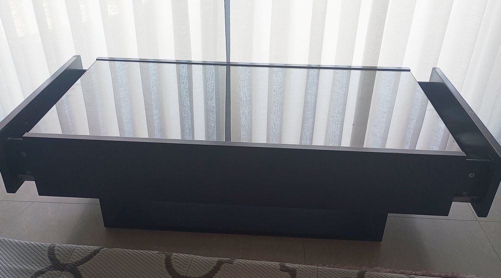 Mesa de centro sala madeira maciça vidro preto wengue  estilo moderno