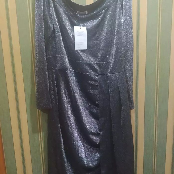 Продам красиву вечірню сукню 48роз.