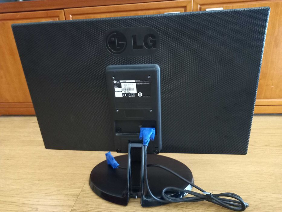 Monitor LG LED como novo c/ caixa