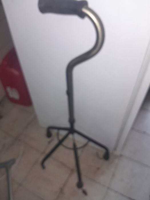 Vendo andarilho novo moderno 30€