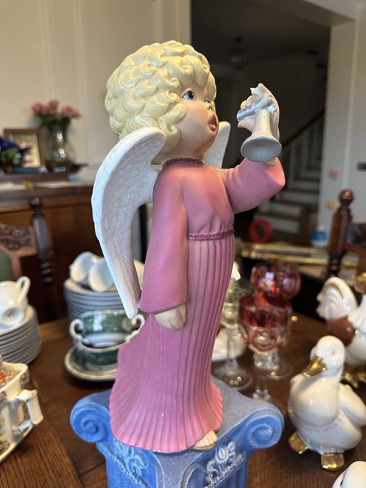 Figurka Anioł sygnowany wysoki grający uszkodzony 1091