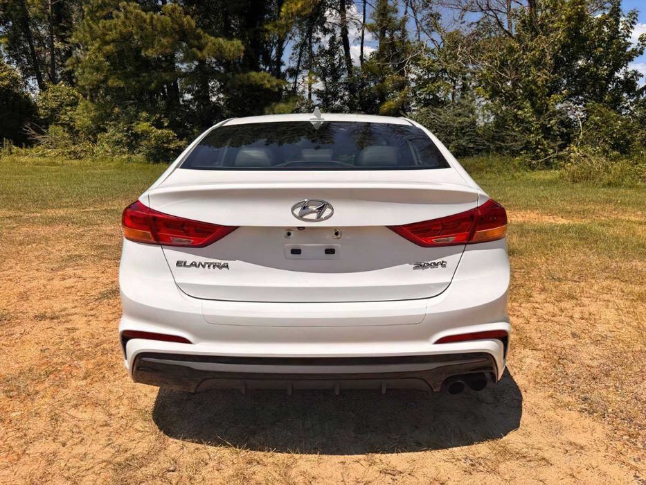 Hyundai Elantra Sport      2017