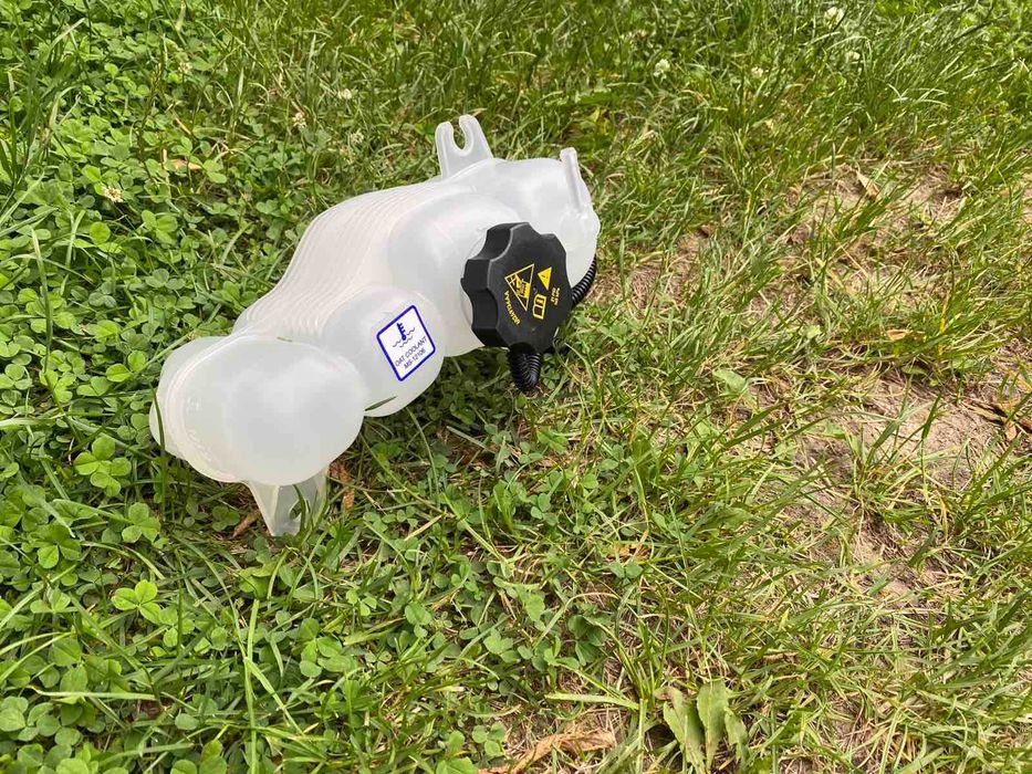 Бачок розширювальний системи охолодження, чироки Jeep Cherokee 3.2 19+