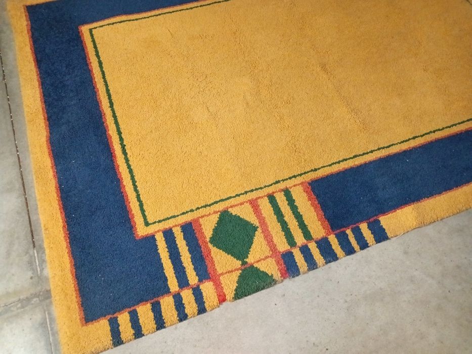 Belíssima carpete em exemplar estado de conservação, medidas: 177/119c