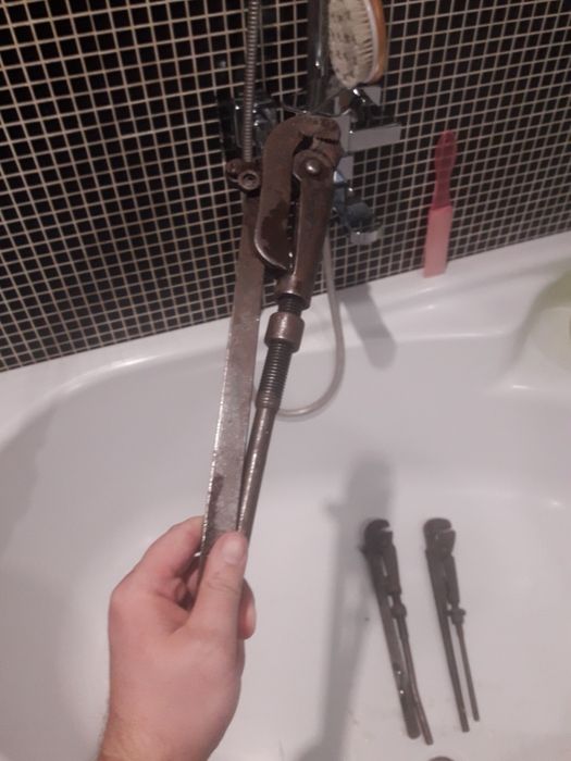 Разводные ключи, большие