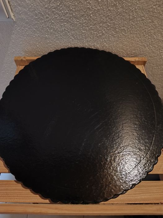 Prato de bolos tamanhos variados