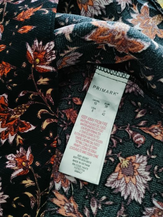 Blusa leve com padrão floral • M
