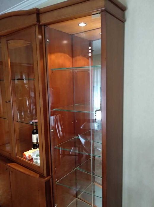 Móvel Cristaleira em madeira maciça