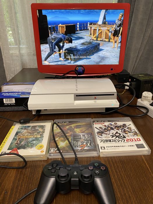 Біла SONY PS 3 CECHL00 гарний стан читає диски з першоі SONY