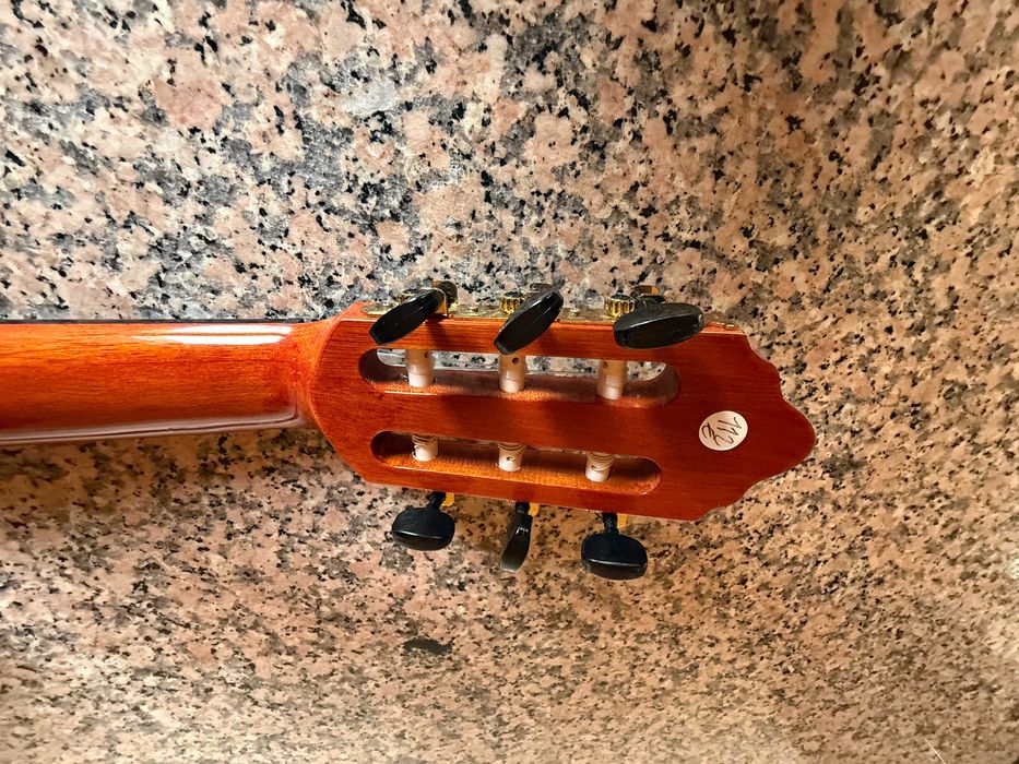 Guitarra clássica Valencia com caixa original
