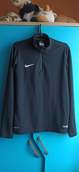 Продам спортивну  олемпійку  NIKE  AIR.