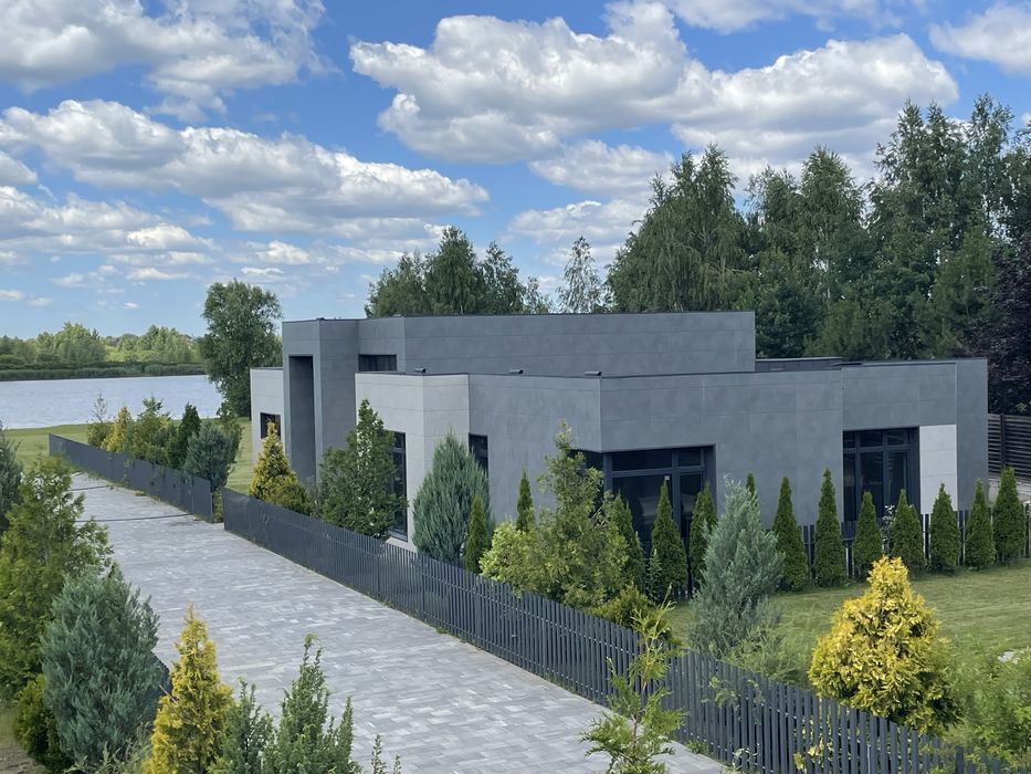 Новый  коттедж с выходом на Днепр  Рядом осокорки золоче вишенки