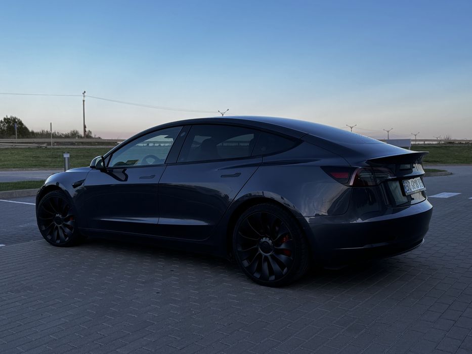 Tesla model 3 Perfomance