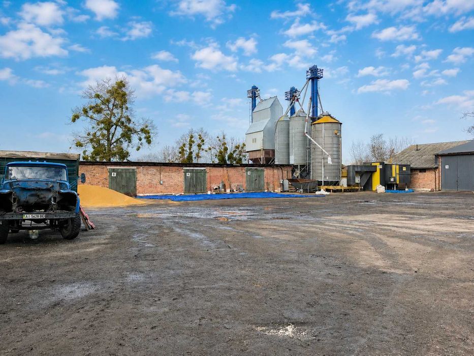 Промислово-аграрний комплекс 5 395 м² | 4,65 га | 500 кВт | Вереси