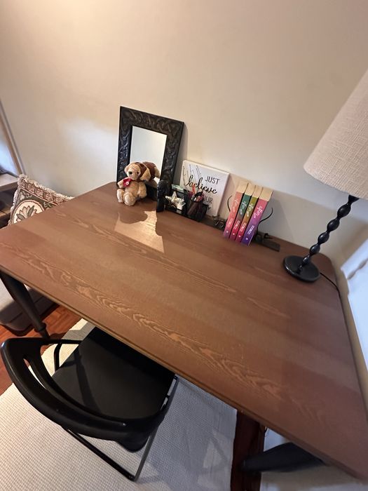 Mesa em pinho castanha e preta
