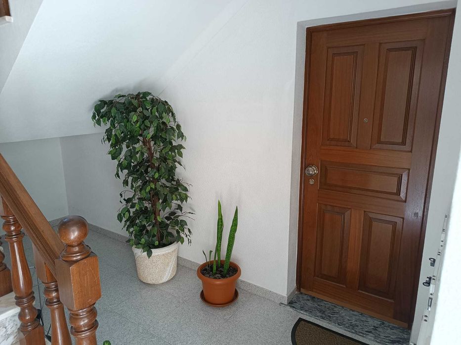 Arrenda-se T2 em muito bom estado