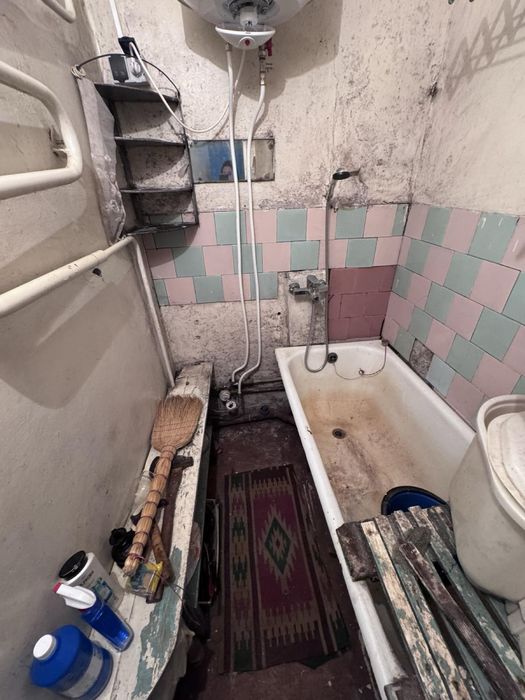 продам 2 кім в центрі