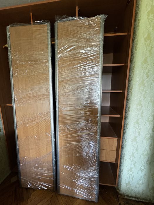 З-х дверна шафа-купе з дзеркалом. Майже розібрана, все ціле, в гарному стані